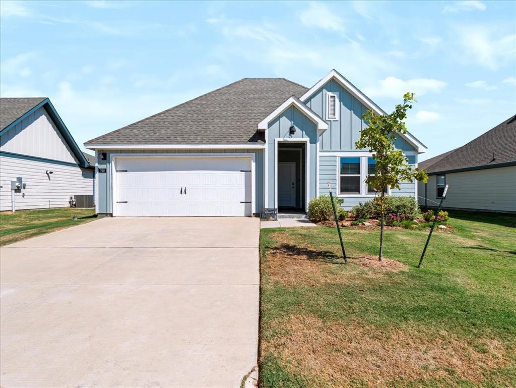 740 Amelia Court, Pilot Point