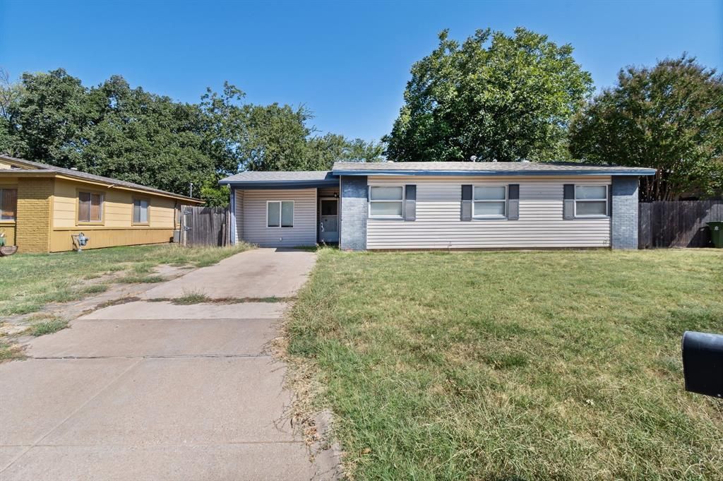 756 Thomas Avenue, Hurst