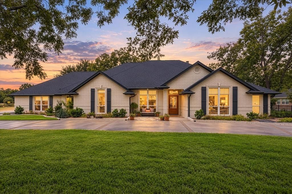 9604 Champions Drive, Granbury