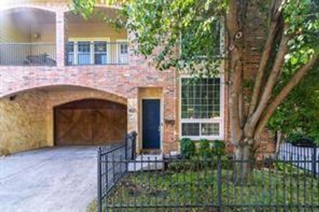 3550 Knight Street, Dallas