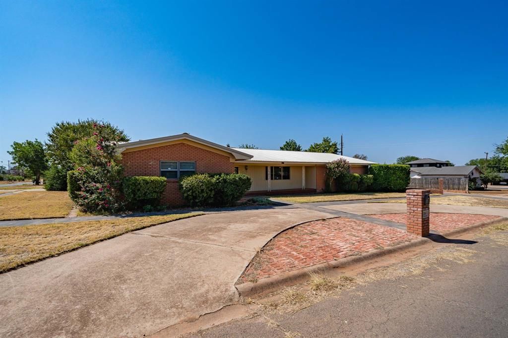 110 E Mcarthur, Rotan