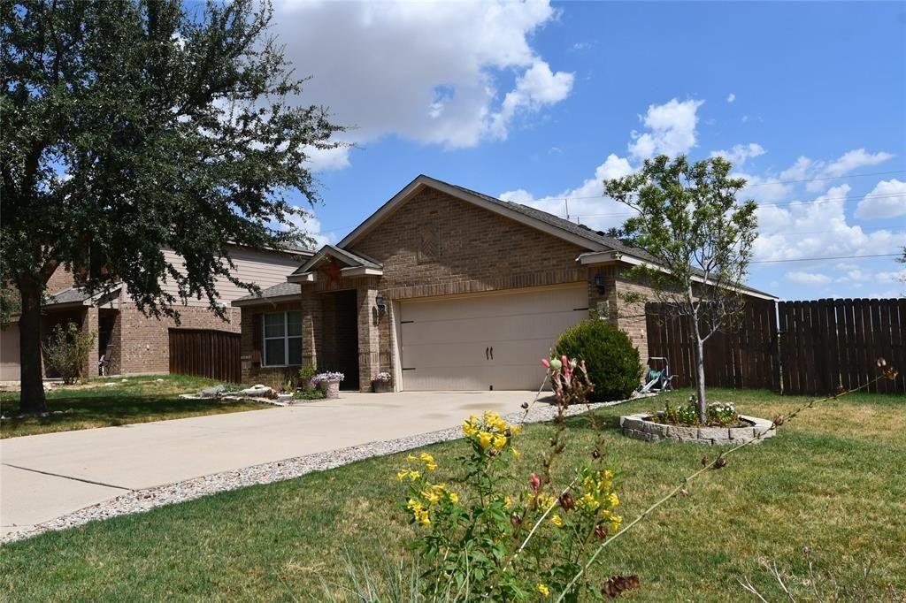 215 Dodge City Trail, Newark