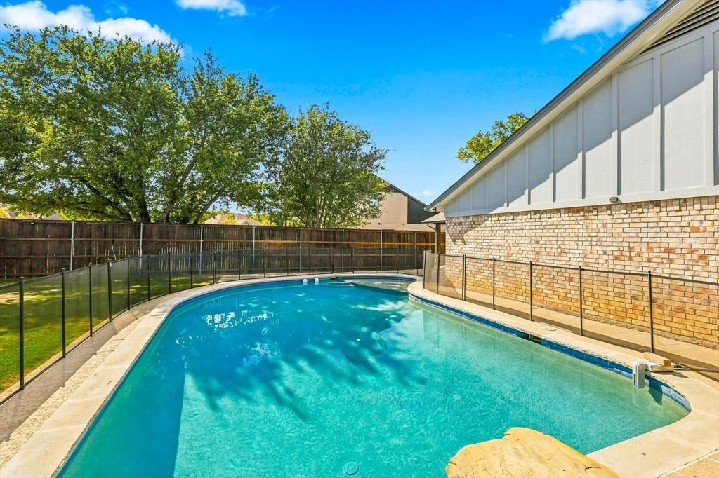 2857 Hurstview Drive, Hurst