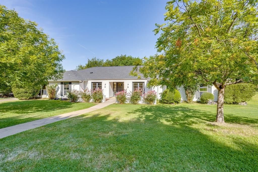 28 Bounty Road W, Benbrook