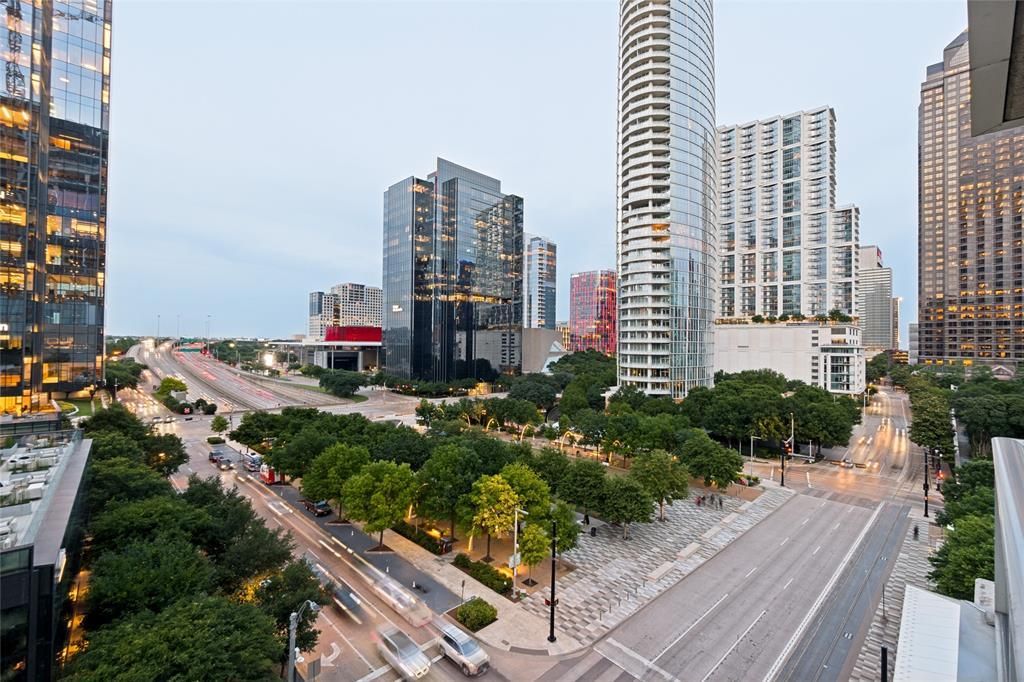 2025 Woodall Rodgers Freeway 23, Dallas
