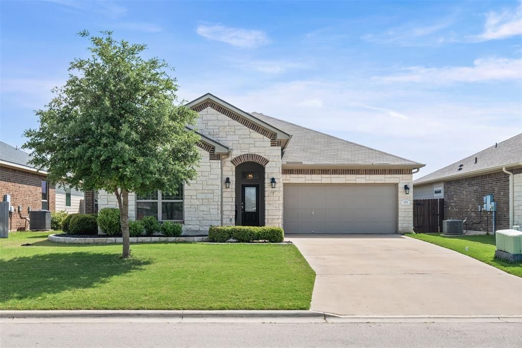 815 Cross Drive, Temple