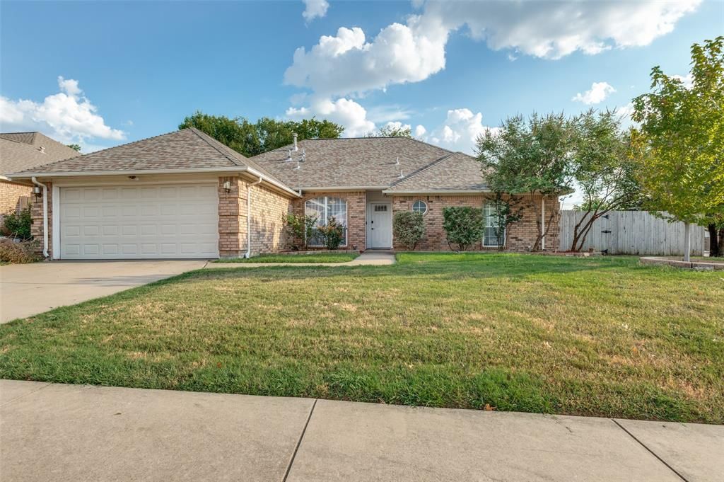 6700 Greenleaf Drive, North Richland Hills