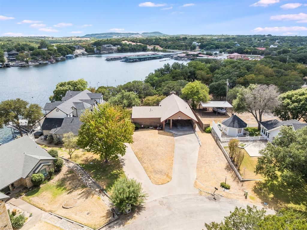 643 S Rough Creek Court, Granbury