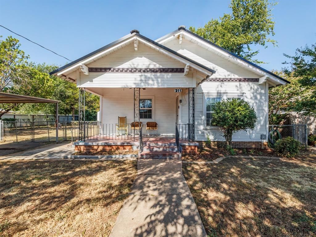 211 N Nueces Street, Coleman