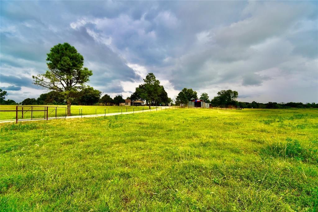 324 County Road 317, Comanche