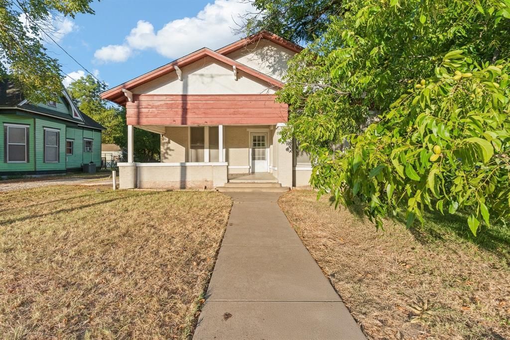 1313 N Robinson Street, Cleburne