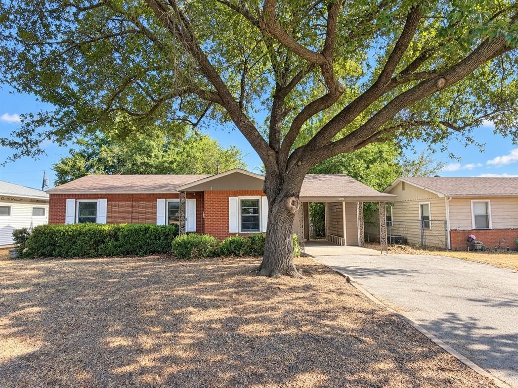 1109 E Ikard Street, Henrietta