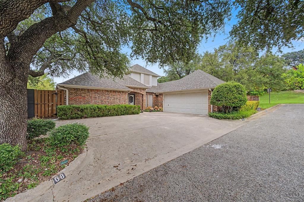68 Legend Road, Benbrook