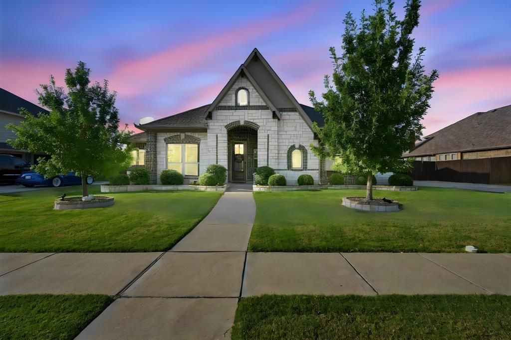 518 Stillwater Drive, Waxahachie