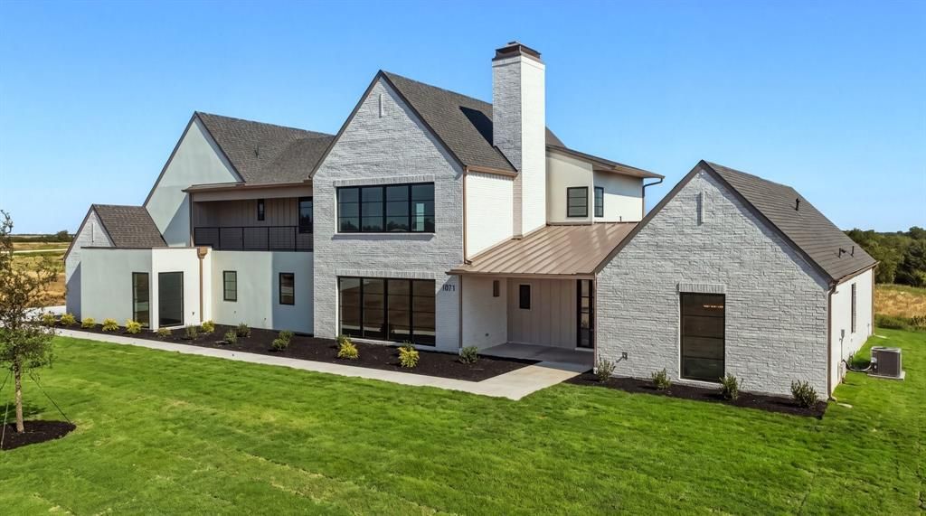 1071 Lakeway Drive, Sanger