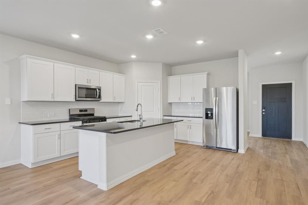 2104 Longchamp Lane, Seagoville