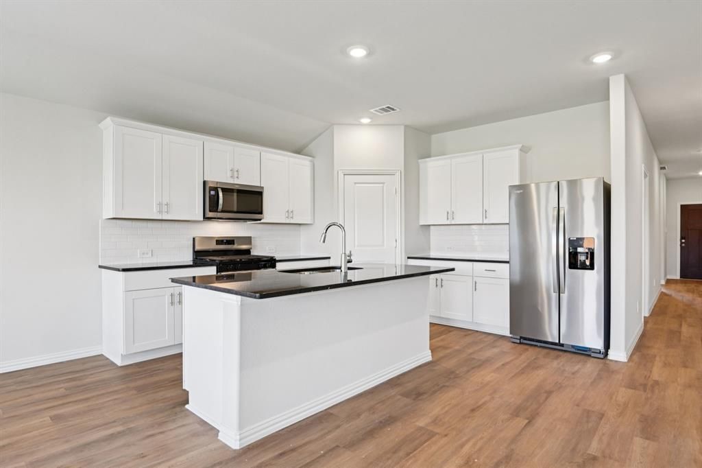 2103 Longchamp Lane, Seagoville