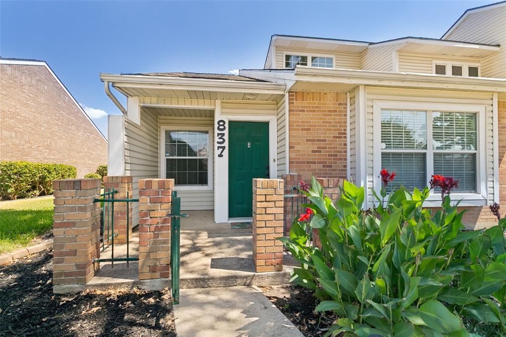 837 Summercreek Drive, Lewisville