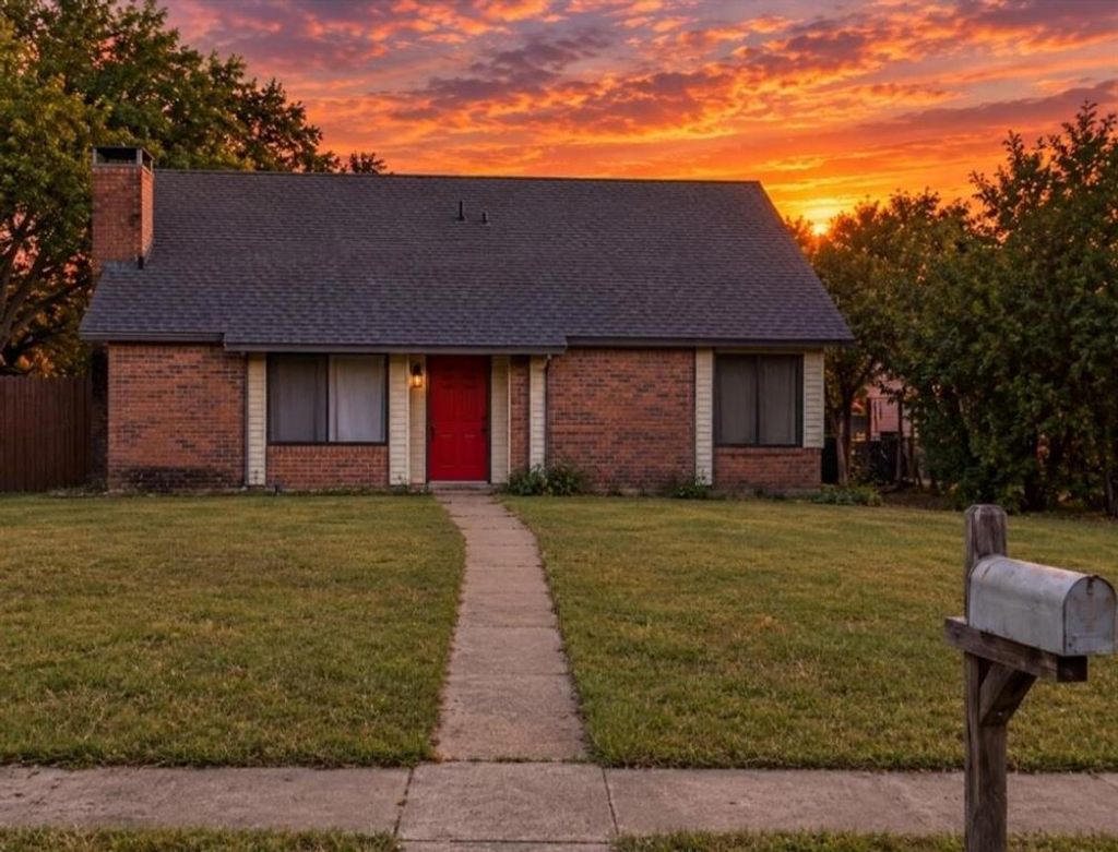 2926 Bonanza Lane, Garland