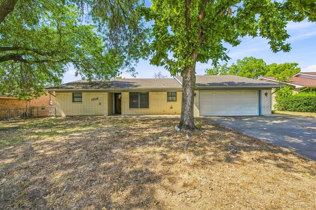 1208 N Dale Avenue, Stephenville