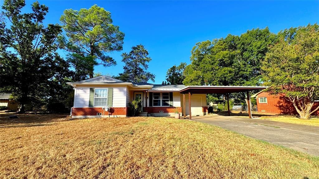 205 Davidson Drive, Terrell