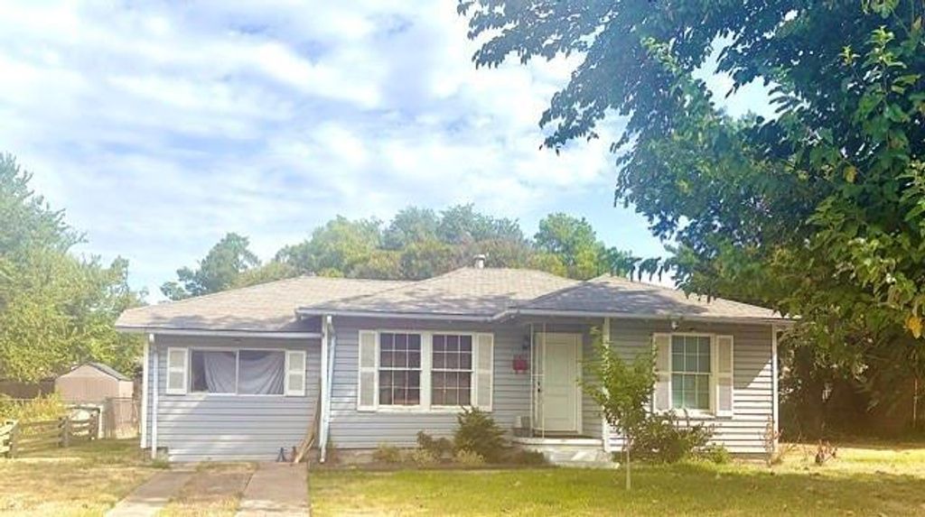 1007 E Russell Avenue, Carrollton