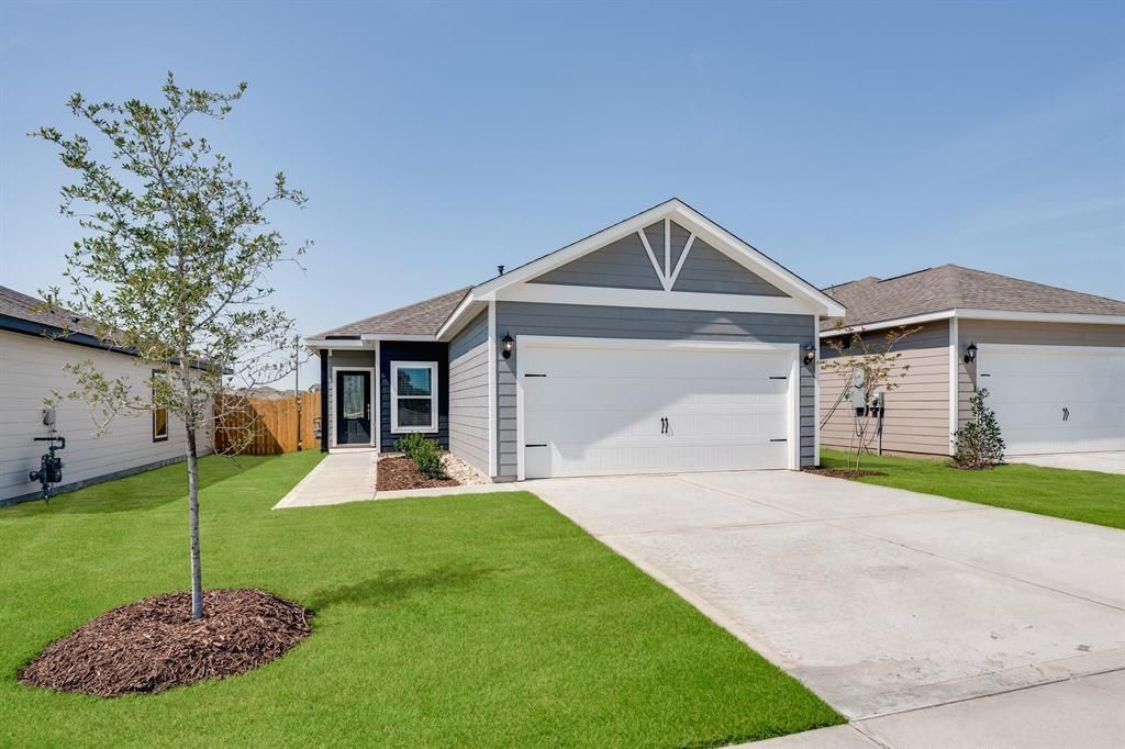 8325 White Wolf Trail, Ponder
