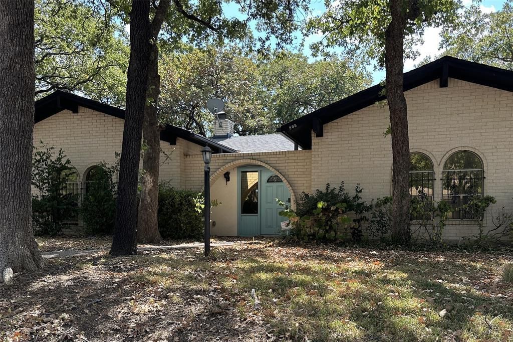 908 Chestnut Drive, Arlington