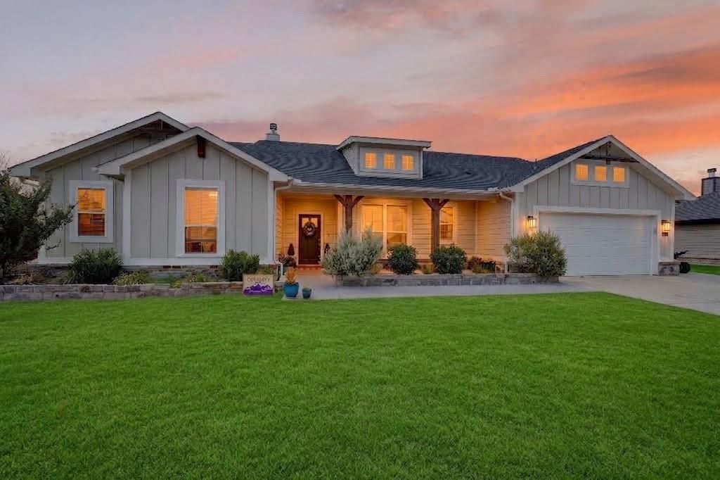 113 Ridgetop Trail, Rhome