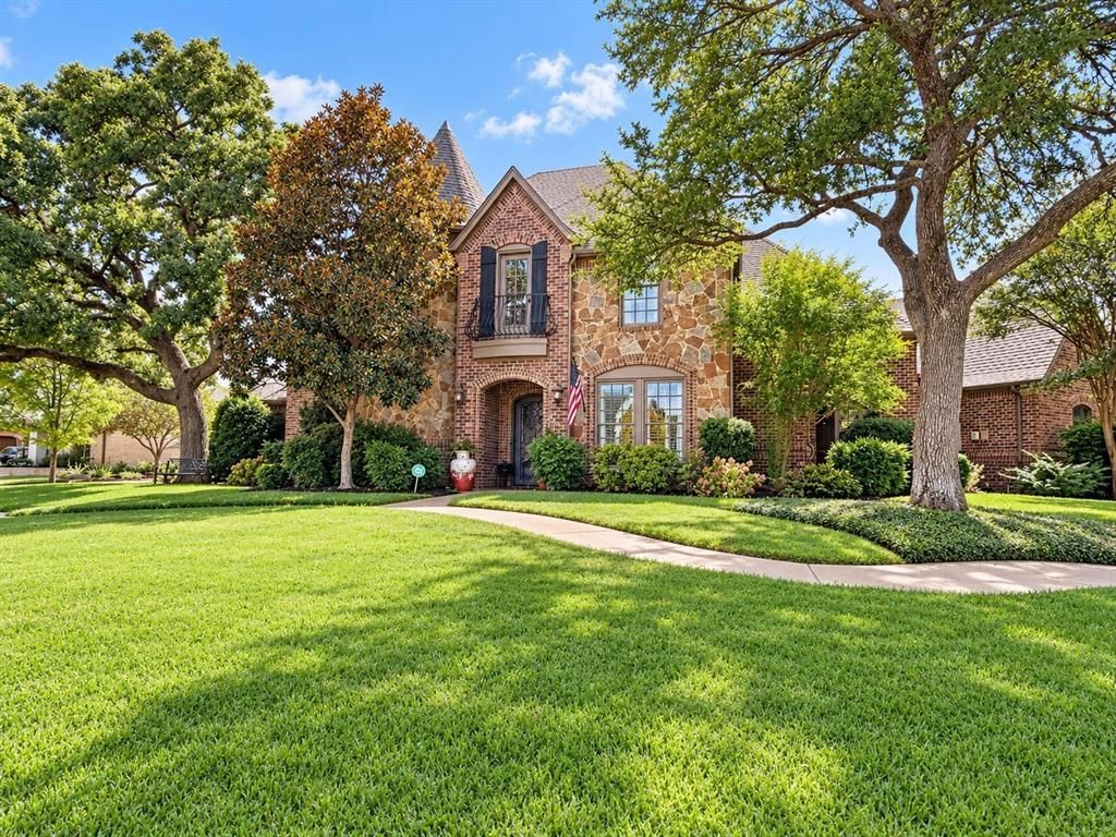 1407 Long And Winding Road, Mansfield