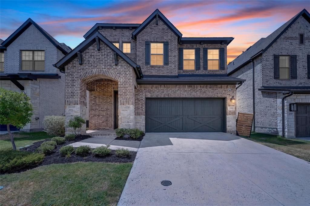 2552 Four Roses Drive, Lewisville
