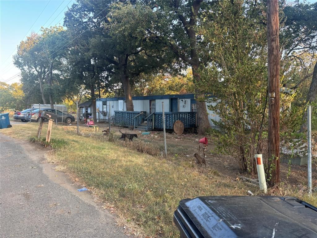 919 E Morgan Street, Denison