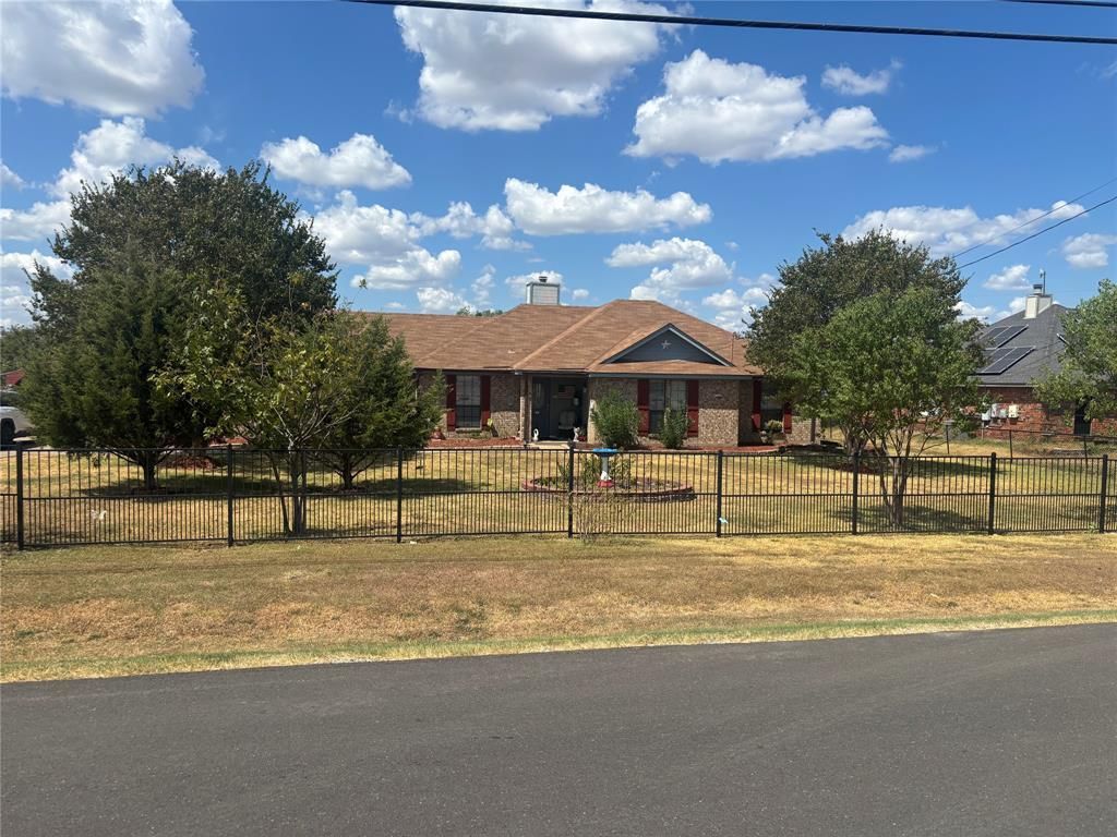 649 E Reindeer Road, Lancaster