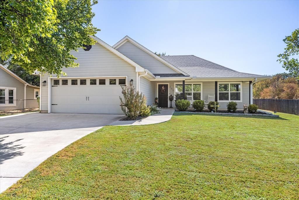 203 Paluxy Street, Glen Rose