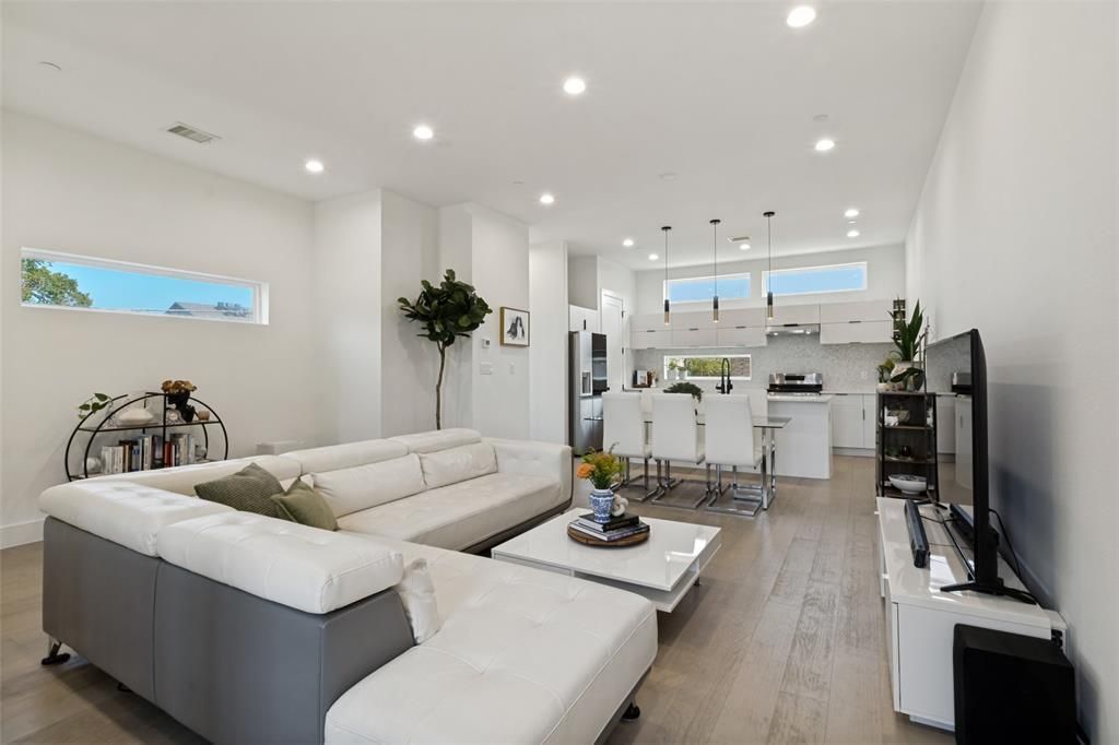 145 N Henderson Avenue 107, Dallas