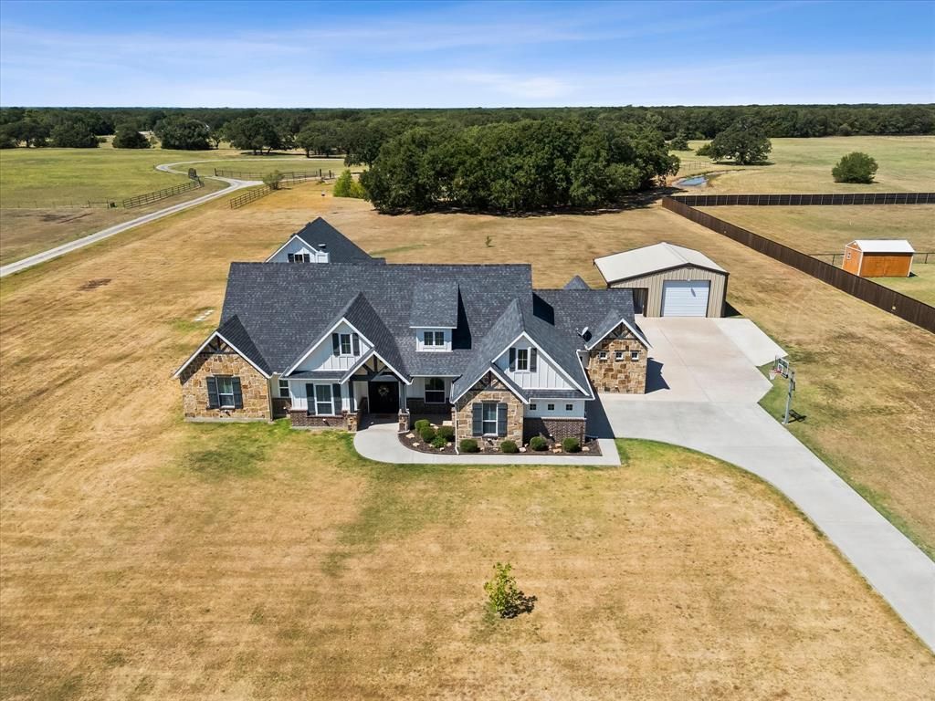 6120 Hidden Oaks Drive, Quinlan