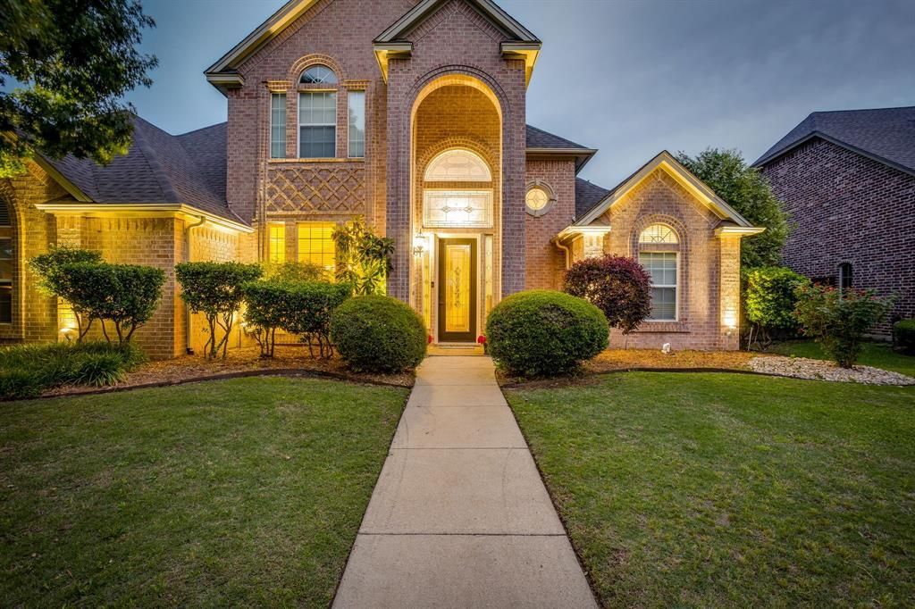 912 Thomas Crossing Drive, Fort Worth