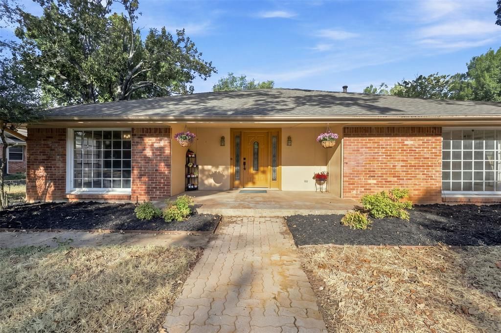 3904 Shady Valley Drive, Arlington