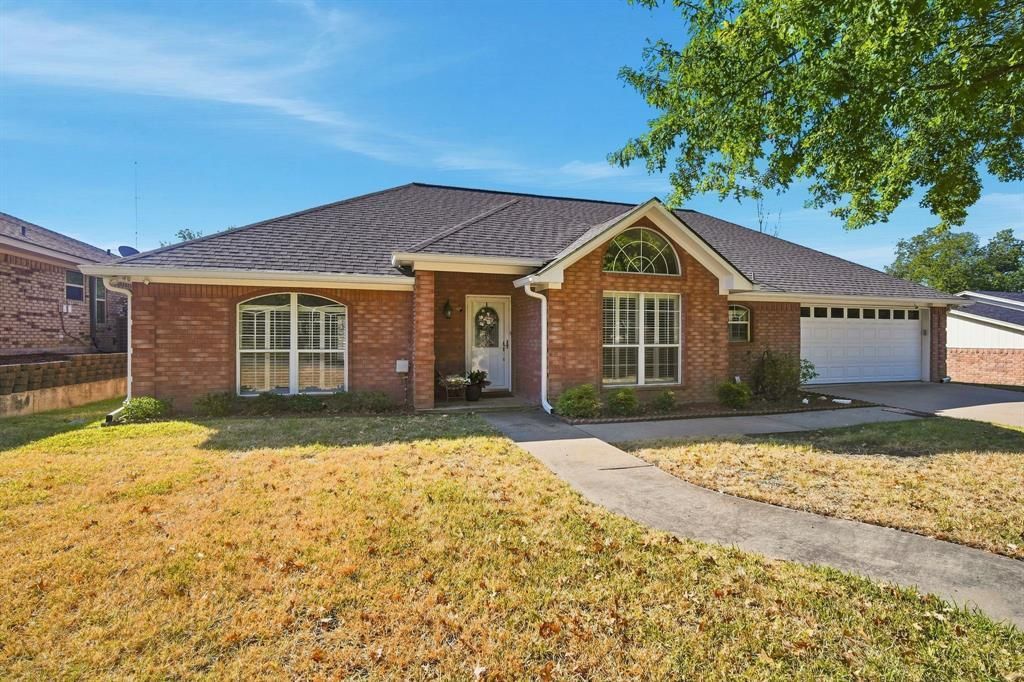 90 Delmore Drive, Hillsboro