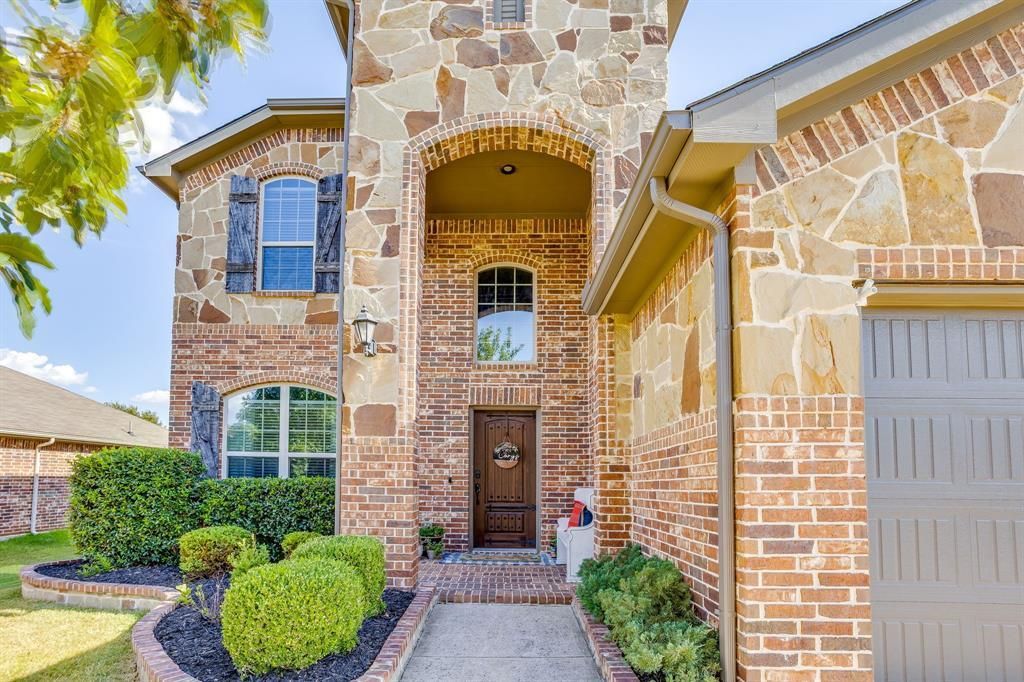 352 Pin Cushion Trail, Burleson
