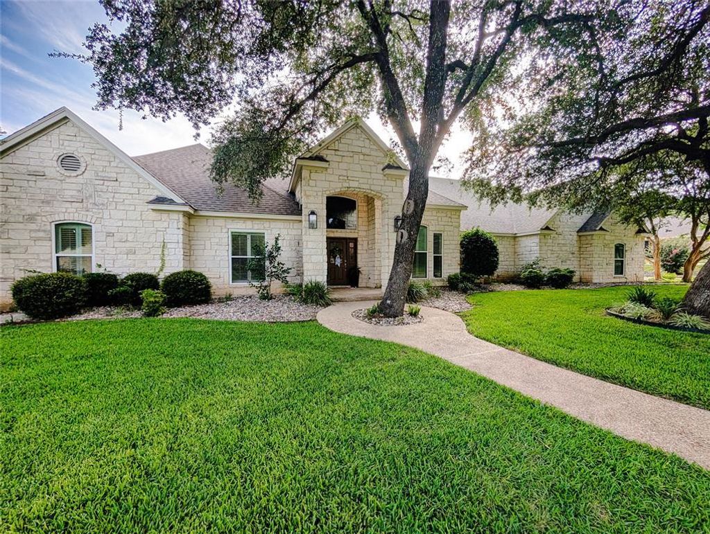 325 Elm Grove Circle, McGregor