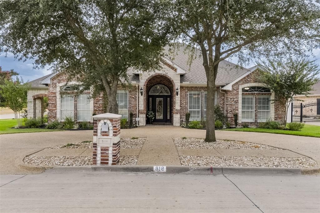 818 Amherst Drive, Waxahachie