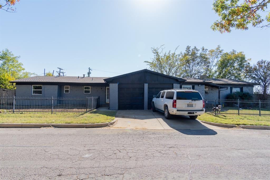 4200 Kenwood Court, Fort Worth