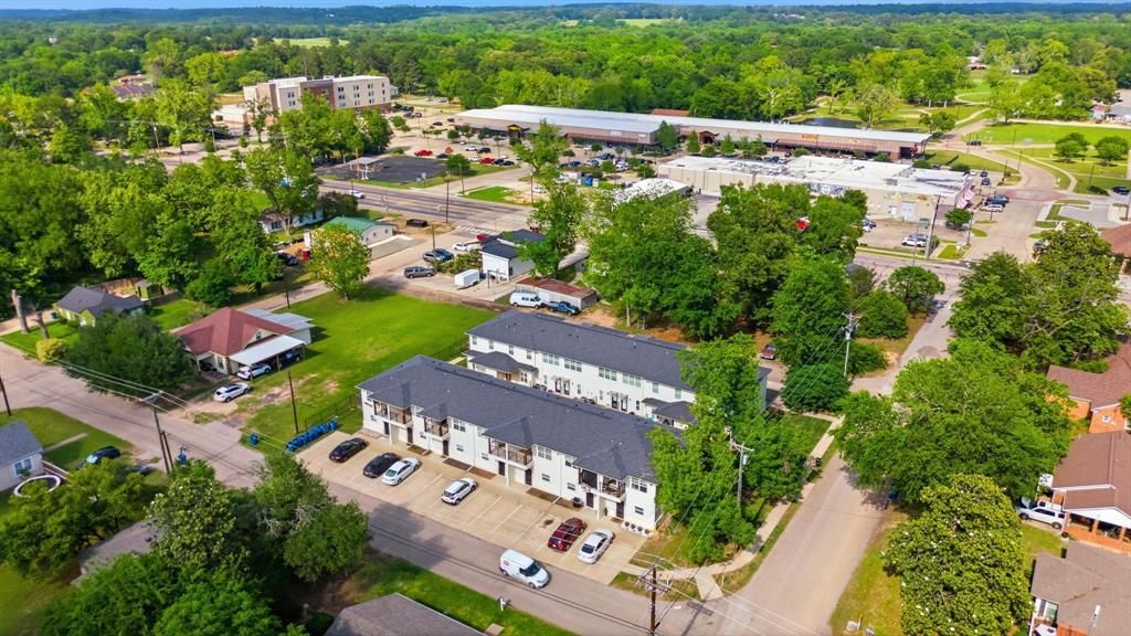 307 N Henry Street, Lindale