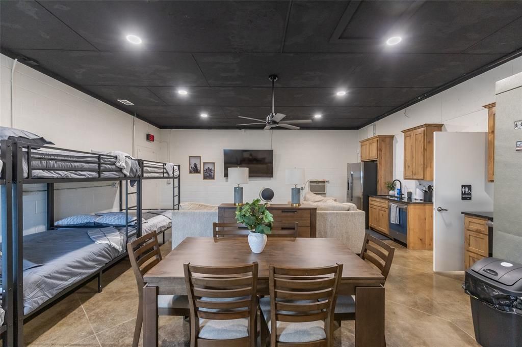 381 N F.m. 707, Merkel