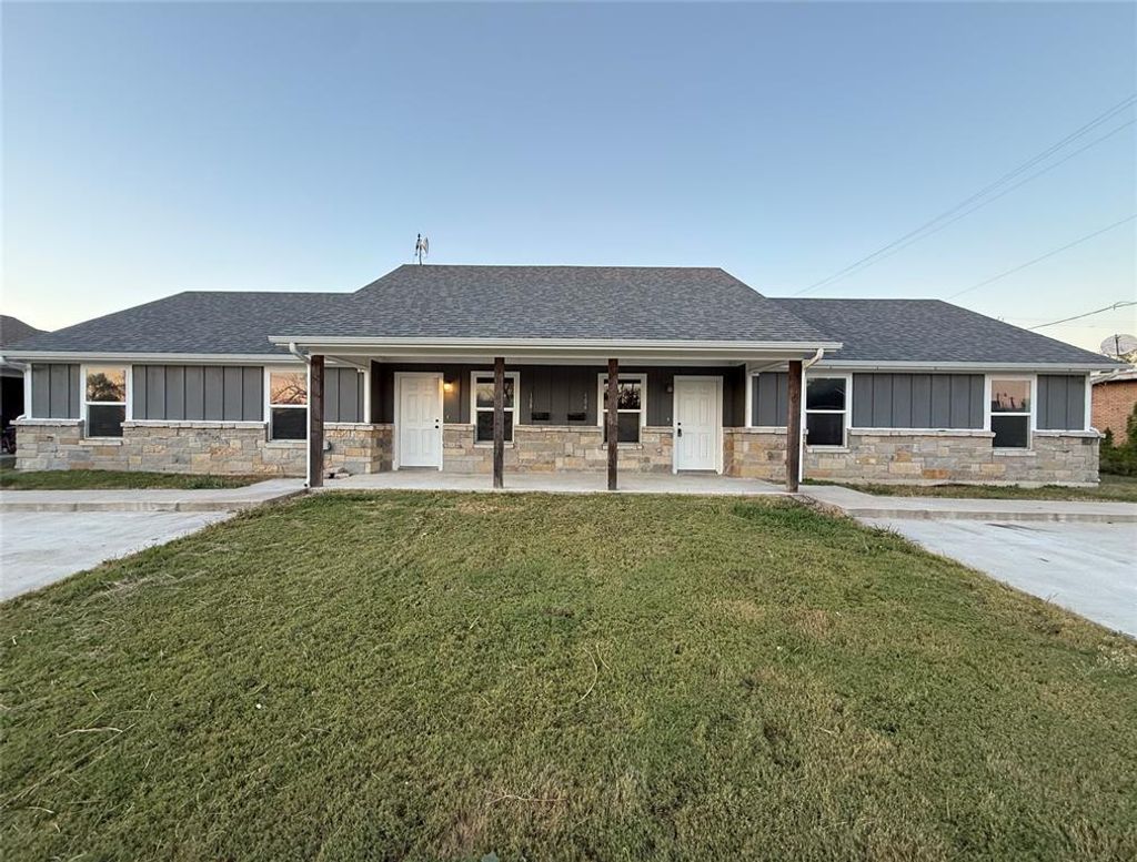 108 W Adams Street, Itasca