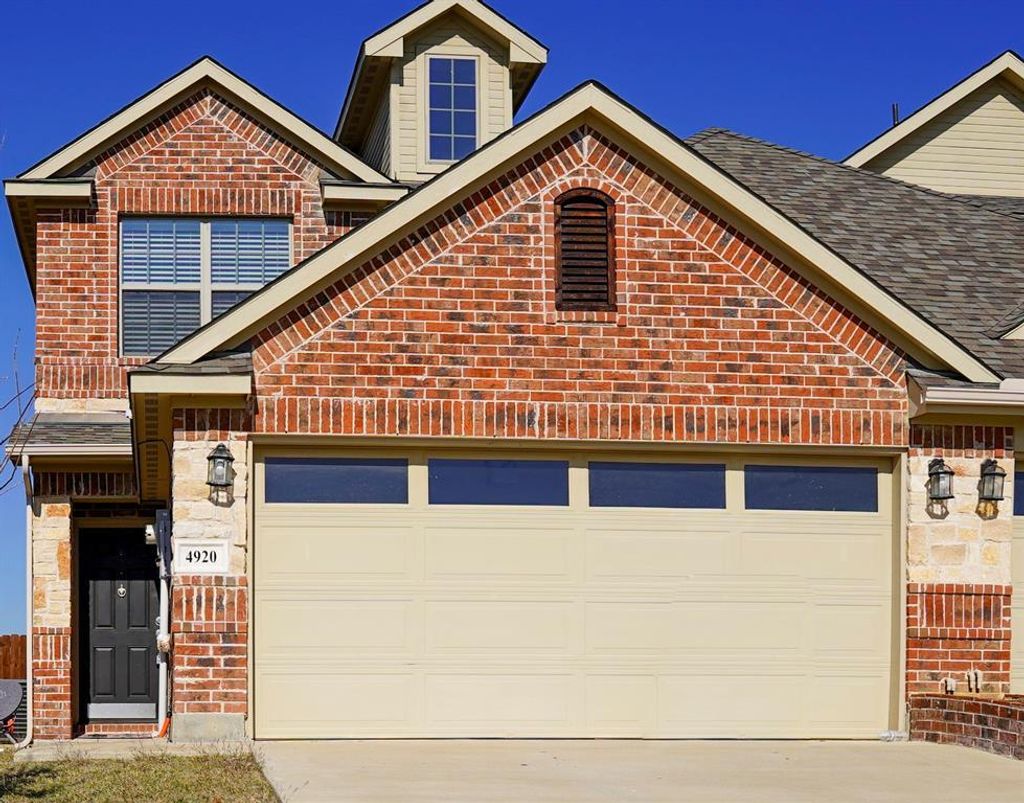 4920-4922 Villas Drive, Sanger
