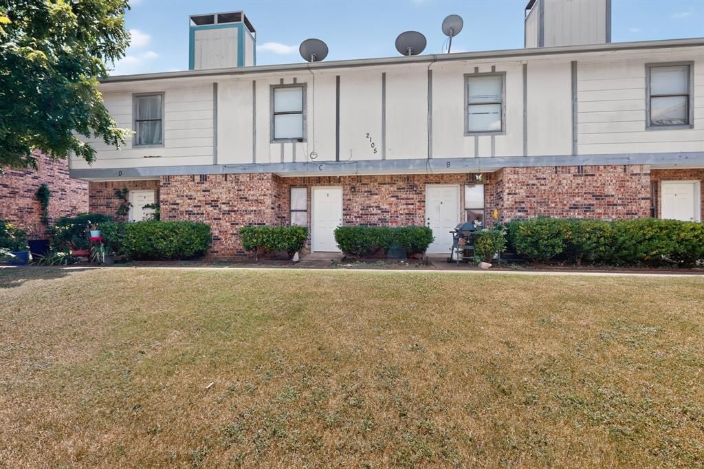 2105 W Walnut Street A,b,c,d, Garland
