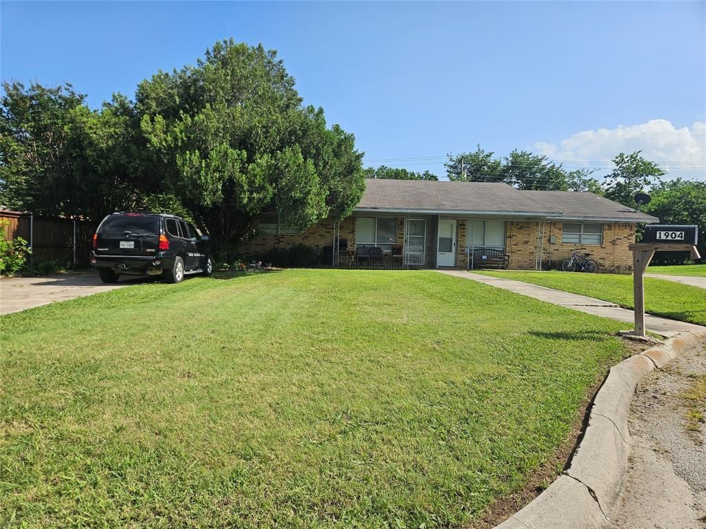 1902 Maplewood Court 1904, Gainesville