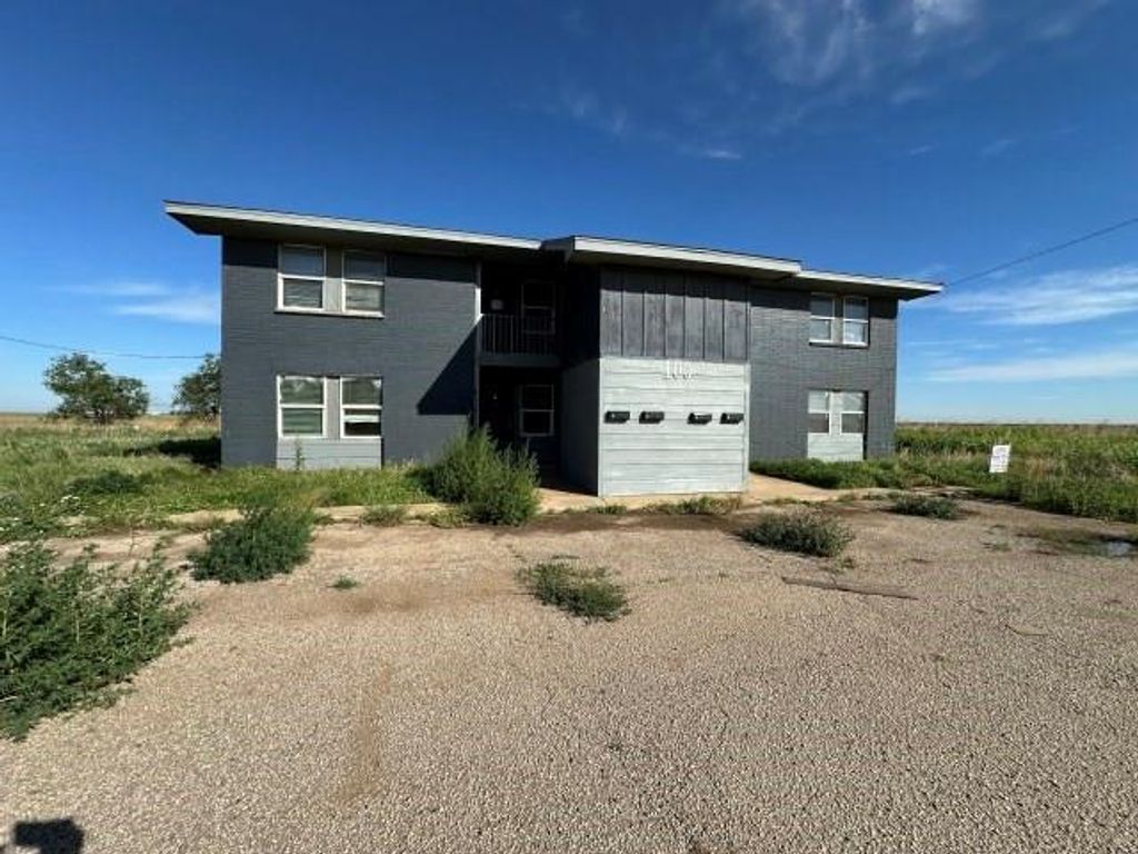 100 Pecos Place, Plainview